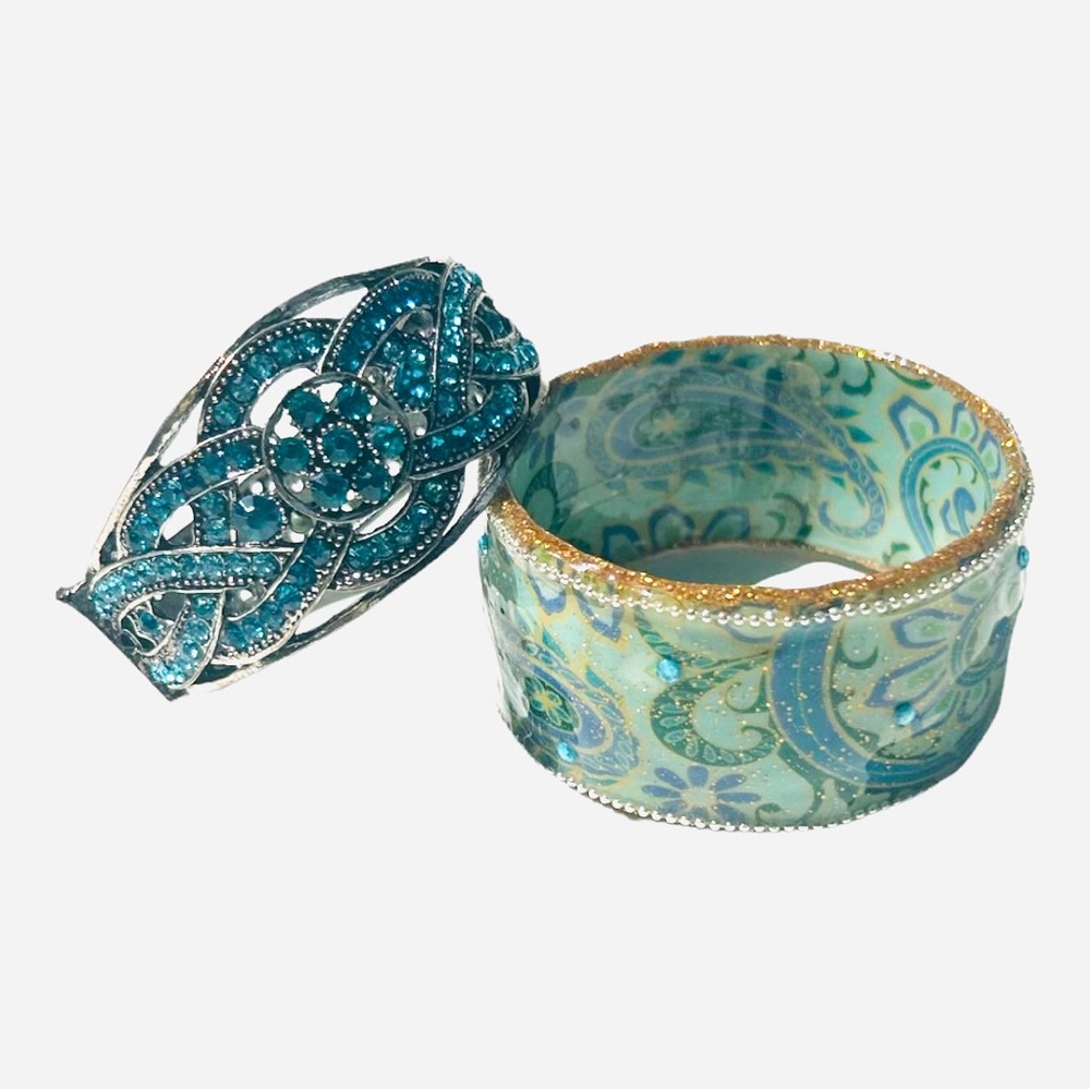 Set of two bracelets cuff and spring clasp